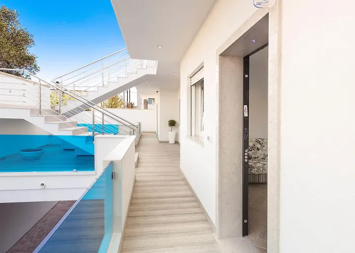 Absolute Apartment *